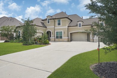 This is a two-story, traditional-style home featur