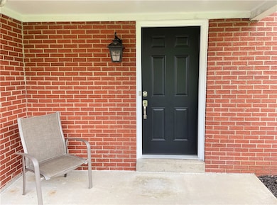 208 Mccartney Dr, Coraopolis, PA 15108 - photo 2