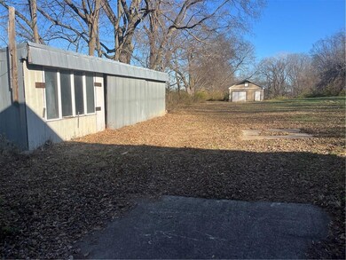 707 S Jones Rd, Independence, MO 64056 - photo 7