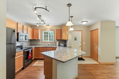 9061 Underwood Ln N, Maple Grove, MN 55369 - photo 4