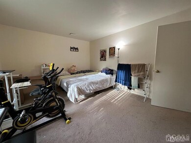 6132 Cedar Ct, Monmouth Junction, NJ 08852 - photo 4