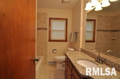 1724 W 37th St, Davenport, IA 52806 - photo 6