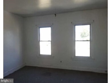 302 Middlesex St, Gloucester City, NJ 08030 - photo 4