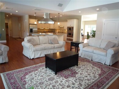 Fabulous interior, vaulted ceilings,...