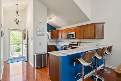 Kitchen-Breakfast Bar