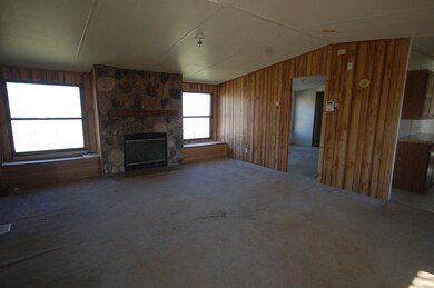 LIVING ROOM W/FIREPLACE