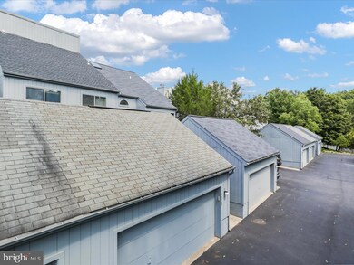 11112 Glade Dr, Reston, VA 20191 - photo 3