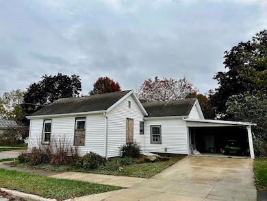 201 St Lawrence St, Decorah, IA 52101 - photo 2