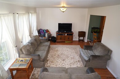 21 Oxford Dr, Saratoga Springs, NY 12866 - photo 3