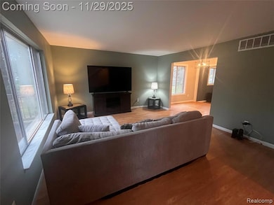 11048 Silver Dr, Whitmore Lake, MI 48189 - photo 5