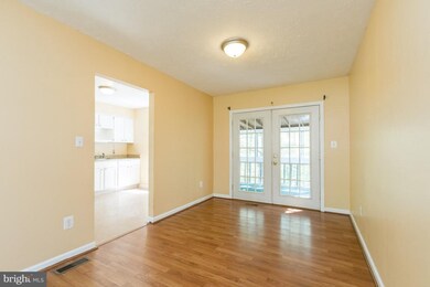 18105 Tompkins Ct, Dumfries, VA 22026 - photo 3