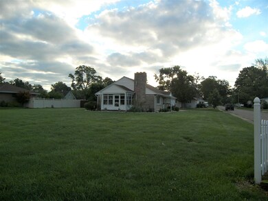 352 W Van Buren St, Nappanee, IN 46550 - photo 3