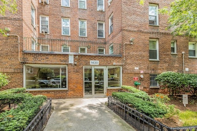 Archer Coop unit 6J, Bronx, NY 10460 - photo 2