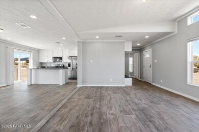 29-Living Room, Kitchen & Dining Room