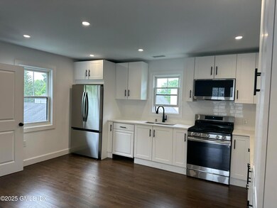 69 Cos Cob Ave unit 2nd Floor, Cos Cob, CT 06807 - photo 4