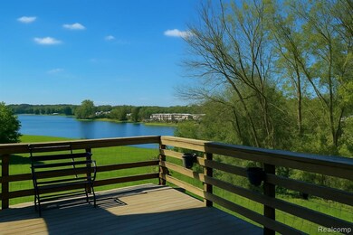 19479 Scenic Harbour Dr, Northville, MI 48167 - photo 3