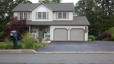 123 Kestrel Rd, Mountain Top, PA 18707 - photo 2