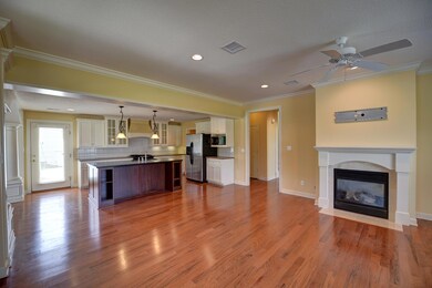 Living & Kitchen