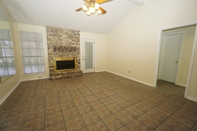 7926 Split Oak Dr, Houston, TX 77040 - photo 3