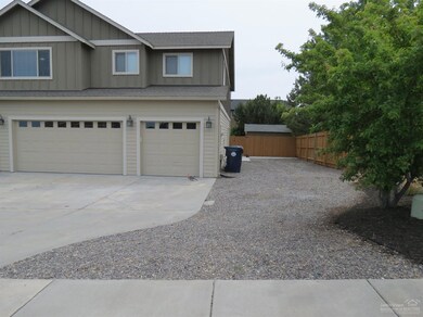 2408 SW 39th St, Redmond, OR 97756 - photo 2