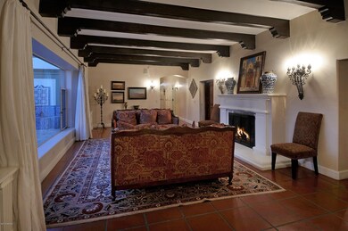 LIVING ROOM W/FIREPLACE
