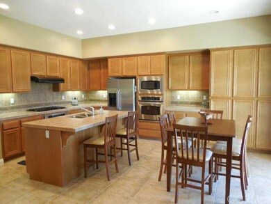 Open Kitchen w/ Island