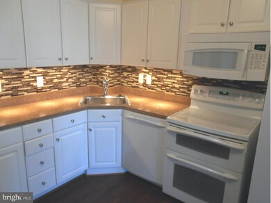 3737 Clarks Ln unit 303, Baltimore, MD 21215 - photo 2