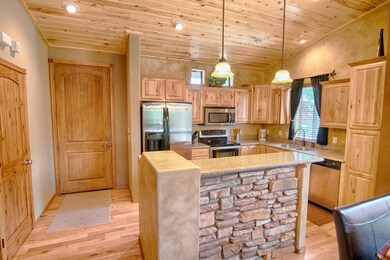 Kitchen and Breakfast Bar
