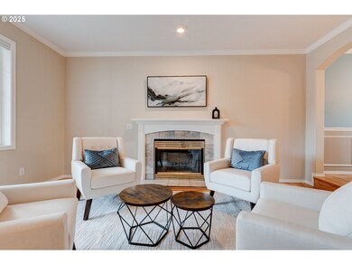 Living Room/Entrance