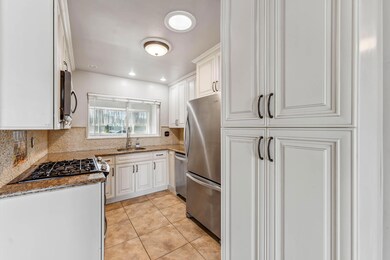 Kitchen - 3412 Via Dona