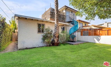 Backyard (grass rendered)