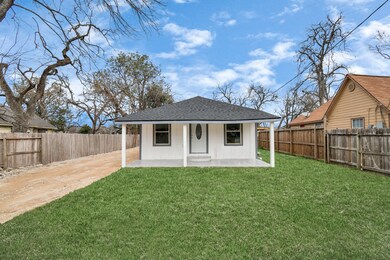 2213 Melbourne St, Houston, TX 77026 - photo 2