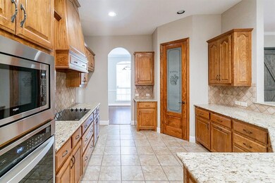 101 Preston Oaks Ct, Azle, TX 76020 - photo 6