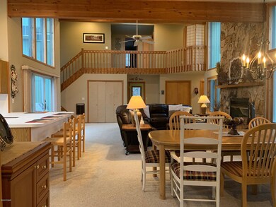 806 E Spur Ct, Hawley, PA 18428 - photo 6