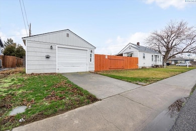 401 S Larch St, Kennewick, WA 99336 - photo 2