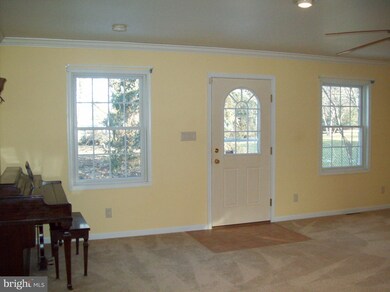 782 Franklin Square Dr, Chambersburg, PA 17201 - photo 5