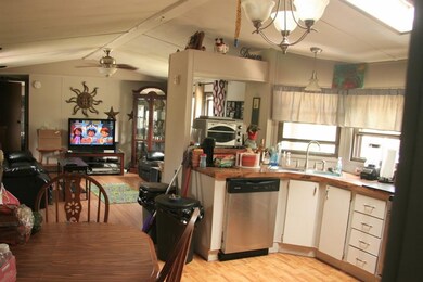 42 Parker Ave, Saint Johnsbury, VT 05819 - photo 2