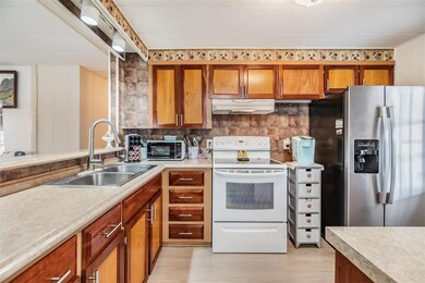 36905 Beth Ave, Zephyrhills, FL 33542 - photo 7