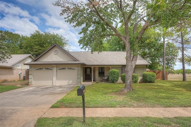 3028 Oak Valley Dr, Bedford, TX 76021 - photo 2