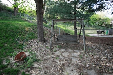 1648 10th St NW, Cedar Rapids, IA 52405 - photo 6