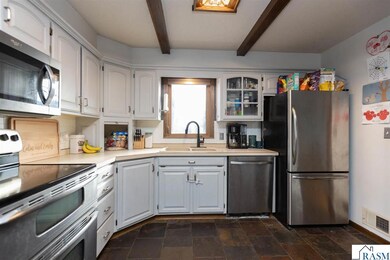 605 E Hawthorne St, Albert Lea, MN 56007 - photo 5