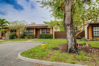 10181 E Cypress Ct, Pembroke Pines, FL 33026 - photo 3