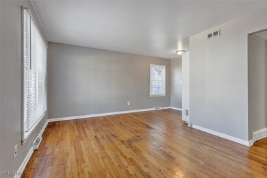 30124 Phillips Ave, Wickliffe, OH 44092 - photo 4