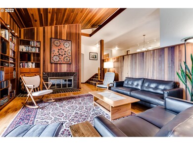 Living Room/Entrance