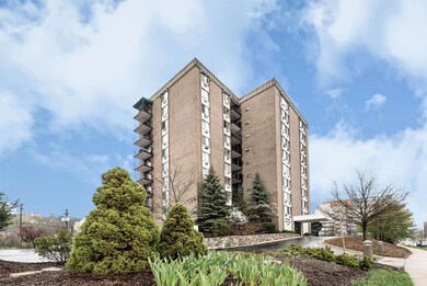1050 Wall St