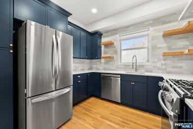 39 Walnut St unit 2, Montclair, NJ 07042 - photo 2