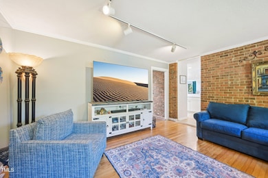 6-web-or-mls-Brigham Rd-0705-006