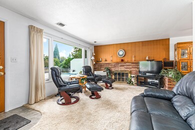 630 S 4th St, Central Point, OR 97502 - photo 4