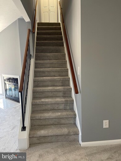 19953 Appledowre Cir, Germantown, MD 20876 - photo 2