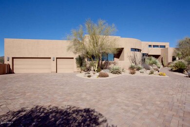 Coblestone Pavers & 3-Car Garage